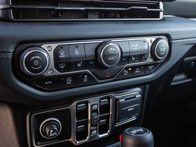 Jeep Wrangler Sahara 2.0l SILVERSTAR