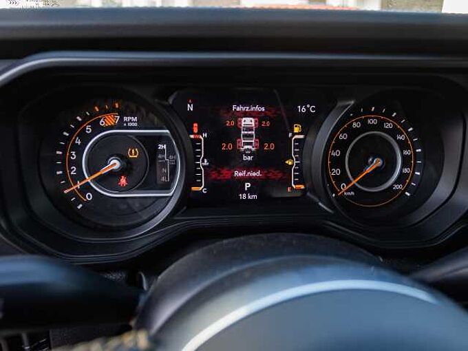 Jeep Wrangler Sahara 2.0l SILVERSTAR