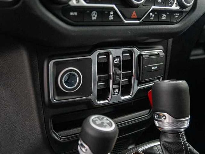 Jeep Wrangler BLACK EDITION 2.0l T-GDI Ultd. Sky-One