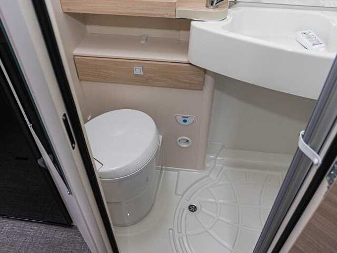 Eura Mobil Activa One 570 HS Automatik MJ26