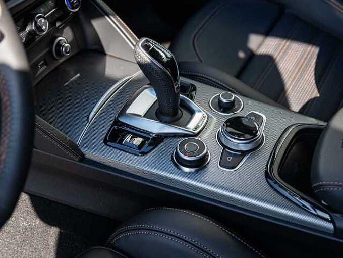 Alfa Romeo Stelvio 2.2 Diesel 16V AT8-Q4 INTENSA VOLL!