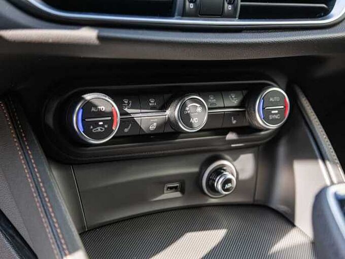 Alfa Romeo Stelvio 2.2 Diesel 16V AT8-Q4 INTENSA VOLL!