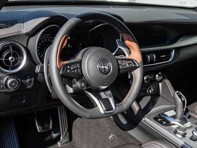 Alfa Romeo Stelvio 2.0 16V Turbo AT8-Q4 INTENSA VOLL!