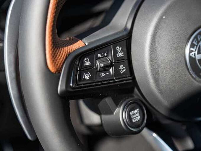 Alfa Romeo Stelvio 2.0 16V Turbo AT8-Q4 INTENSA VOLL!