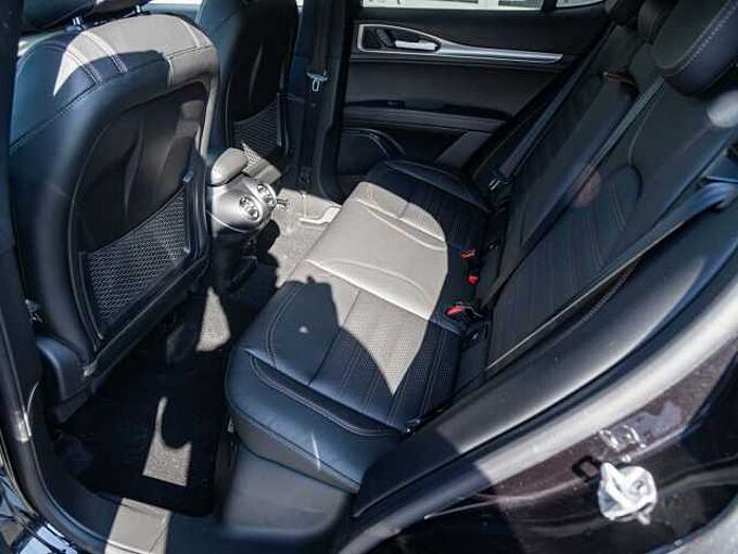 Alfa Romeo Stelvio 2.0 16V Turbo AT8-Q4 INTENSA VOLL!