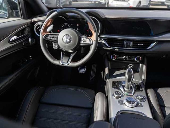 Alfa Romeo Stelvio 2.0 16V Turbo AT8-Q4 INTENSA VOLL!