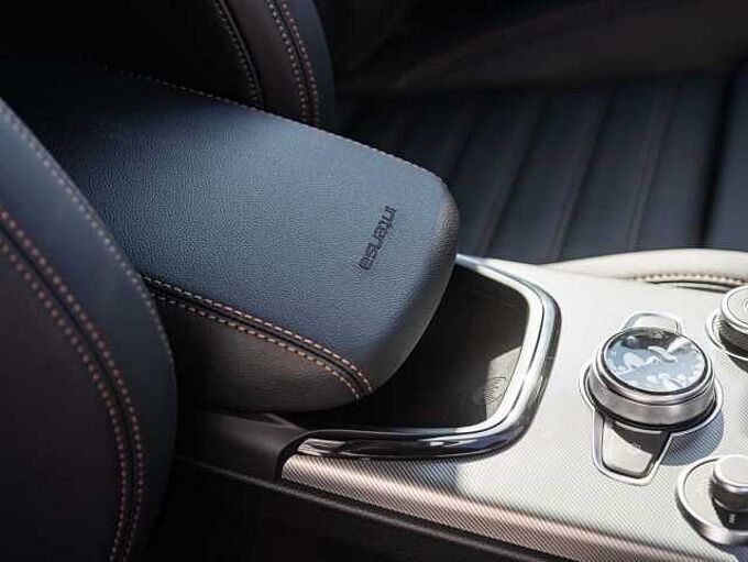 Alfa Romeo Stelvio 2.0 16V Turbo AT8-Q4 INTENSA VOLL!