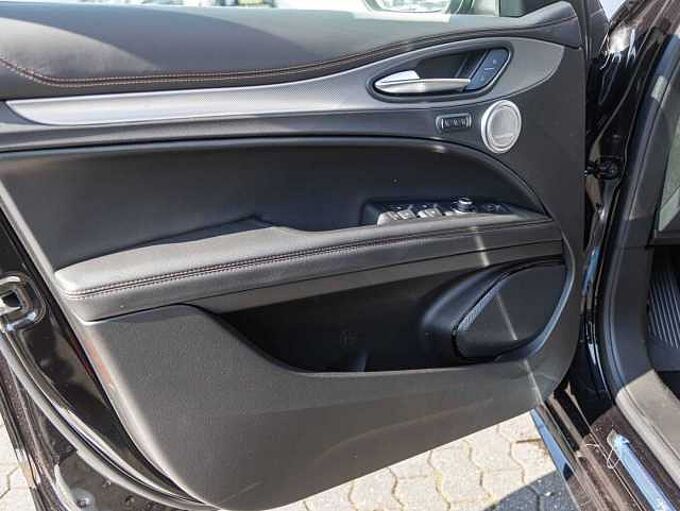 Alfa Romeo Stelvio 2.0 16V Turbo AT8-Q4 INTENSA VOLL!