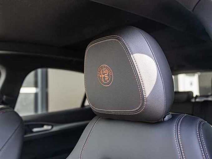 Alfa Romeo Stelvio 2.0 16V Turbo AT8-Q4 INTENSA VOLL!