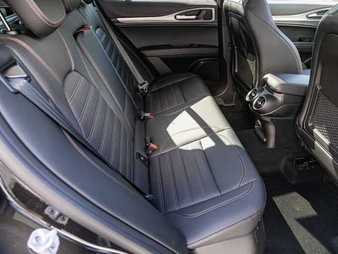 Alfa Romeo Stelvio 2.0 16V Turbo AT8-Q4 INTENSA VOLL!