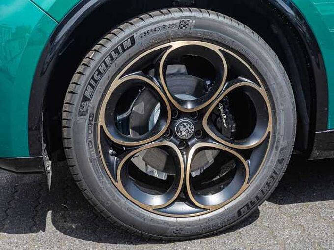 Alfa Romeo Stelvio 2.0 16V Turbo AT8-Q4 INTENSA VOLL!