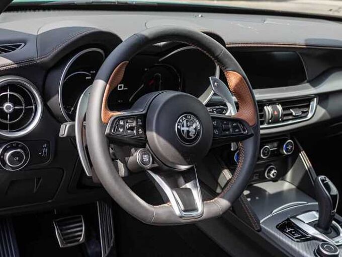 Alfa Romeo Stelvio 2.0 16V Turbo AT8-Q4 INTENSA VOLL!