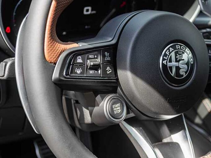 Alfa Romeo Stelvio 2.0 16V Turbo AT8-Q4 INTENSA VOLL!
