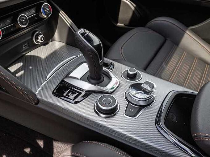 Alfa Romeo Stelvio 2.0 16V Turbo AT8-Q4 INTENSA VOLL!