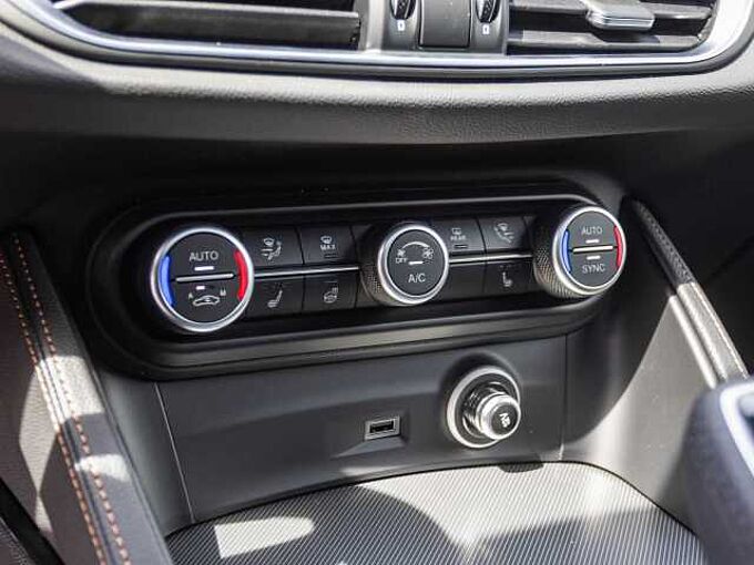 Alfa Romeo Stelvio 2.0 16V Turbo AT8-Q4 INTENSA VOLL!