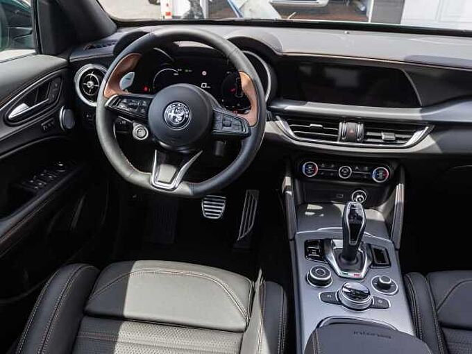 Alfa Romeo Stelvio 2.0 16V Turbo AT8-Q4 INTENSA VOLL!