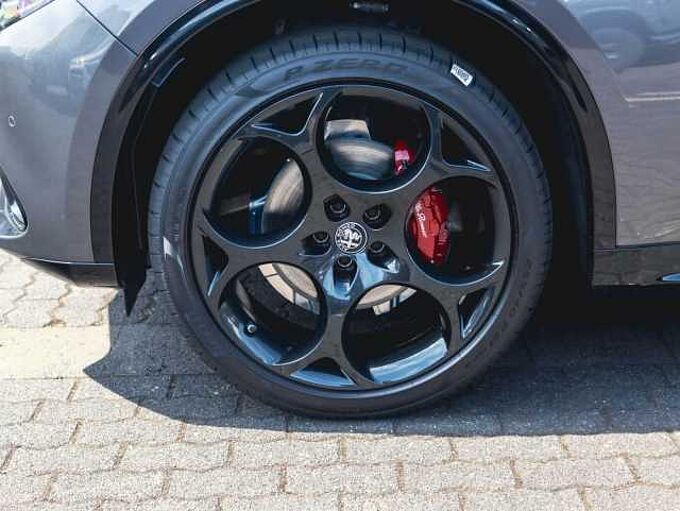 Alfa Romeo Stelvio 2.0 16V Turbo AT8-Q4 Veloce VOLL!