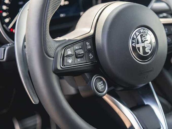 Alfa Romeo Stelvio 2.0 16V Turbo AT8-Q4 Veloce VOLL!