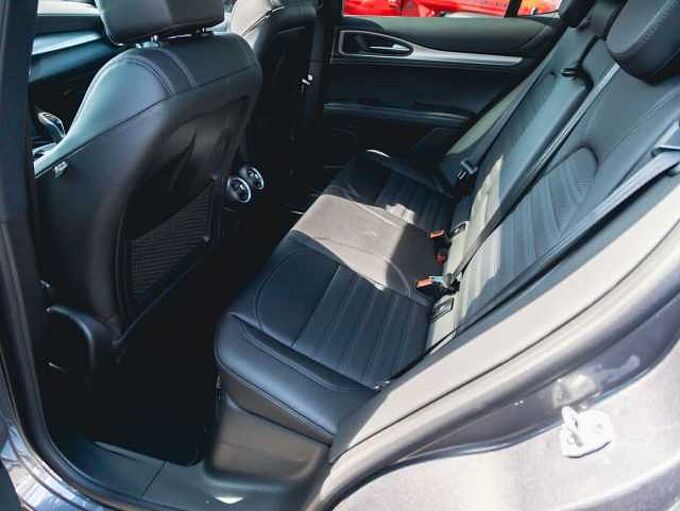 Alfa Romeo Stelvio 2.0 16V Turbo AT8-Q4 Veloce VOLL!