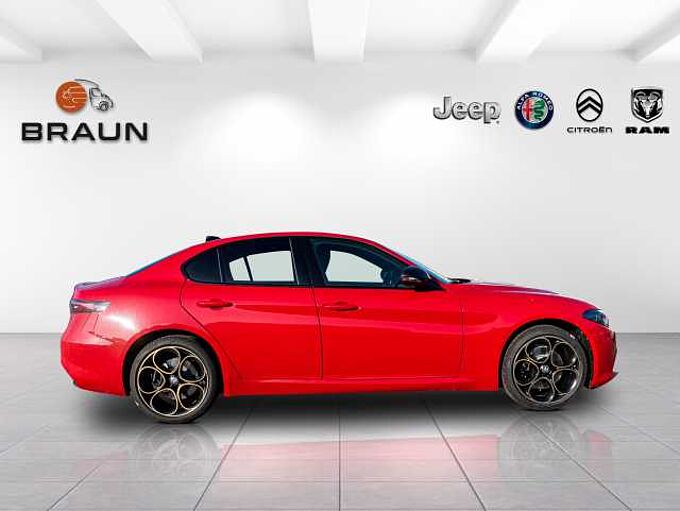Alfa Romeo Giulia 2.0 16V AT8-Q4 INTENSA Panorama