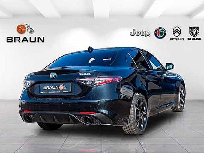 Alfa Romeo Giulia 2.0 16V AT8-Q4 INTENSA Panorama