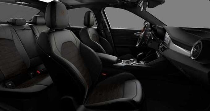 Alfa Romeo Giulia 2.0 16V AT8-Q4 INTENSA Panorama