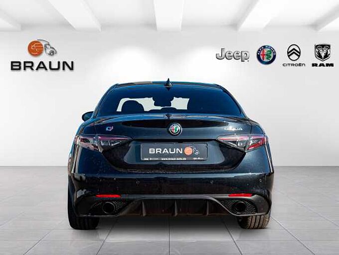 Alfa Romeo Giulia 2.0 16V AT8-Q4 INTENSA Panorama