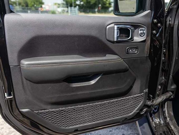 Jeep Wrangler MY25 Sahara 2.0l T-GDI Ultd. Sky-One