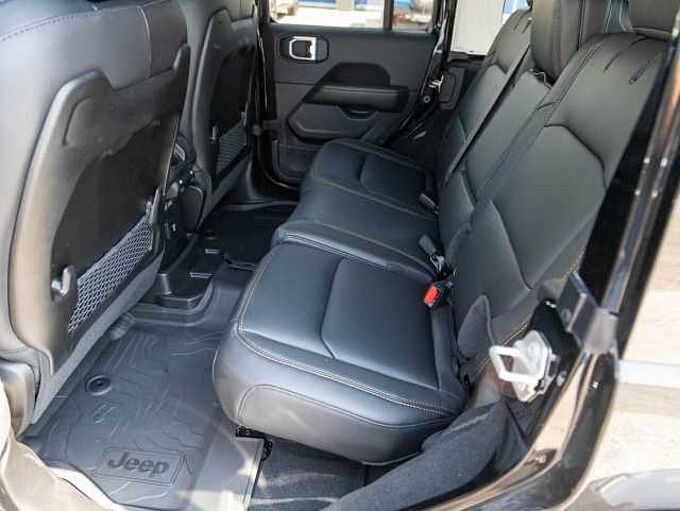 Jeep Wrangler MY25 Sahara 2.0l T-GDI Ultd. Sky-One