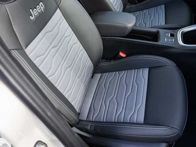 Jeep Avenger 1.2 48V 4xe Hybrid eAWD Upland