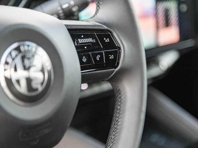 Alfa Romeo Junior ELETTRICA SPECIALE 115 KW (156 PS)