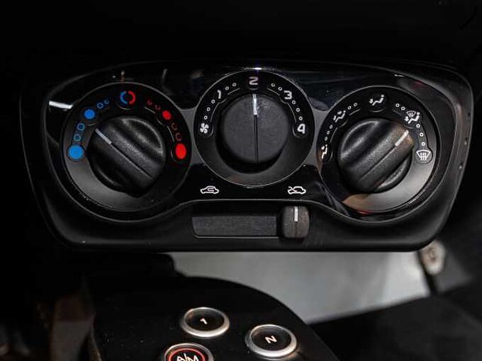 Alfa Romeo 4C 1.8 TBi Coupé NUR 4107km!