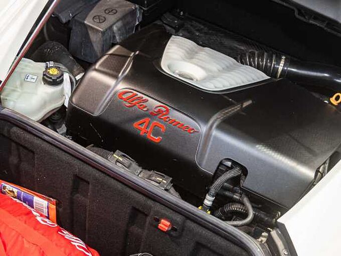 Alfa Romeo 4C 1.8 TBi Coupé NUR 4107km!