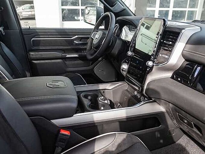 Dodge RAM 1500 Laramie Night Premium LPG