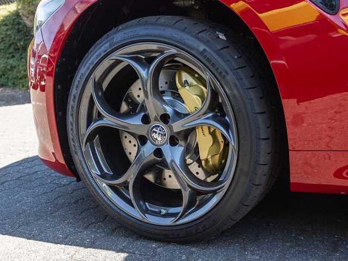 Alfa Romeo Giulia 2.9 V6 Bi-Turbo Quadrifoglio ORO 12/83