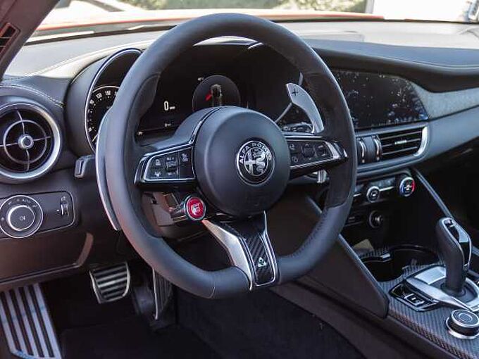 Alfa Romeo Giulia 2.9 V6 Bi-Turbo Quadrifoglio ORO 12/83