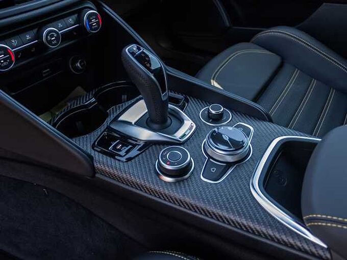 Alfa Romeo Giulia 2.9 V6 Bi-Turbo Quadrifoglio ORO 12/83