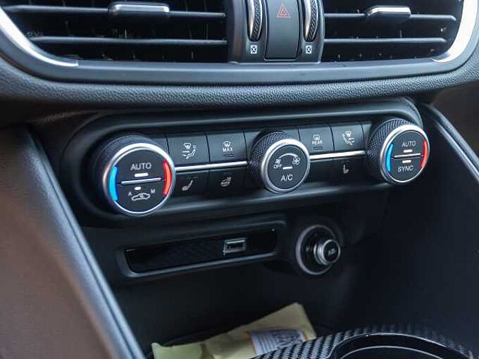 Alfa Romeo Giulia 2.9 V6 Bi-Turbo Quadrifoglio ORO 12/83