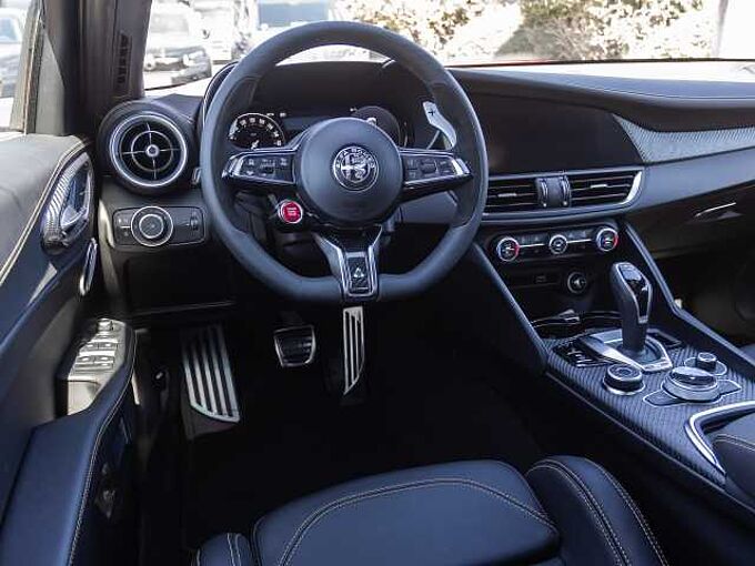 Alfa Romeo Giulia 2.9 V6 Bi-Turbo Quadrifoglio ORO 12/83