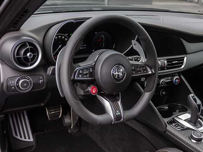 Alfa Romeo Giulia 2.9 V6 Bi-Turbo Quadrifoglio ORO