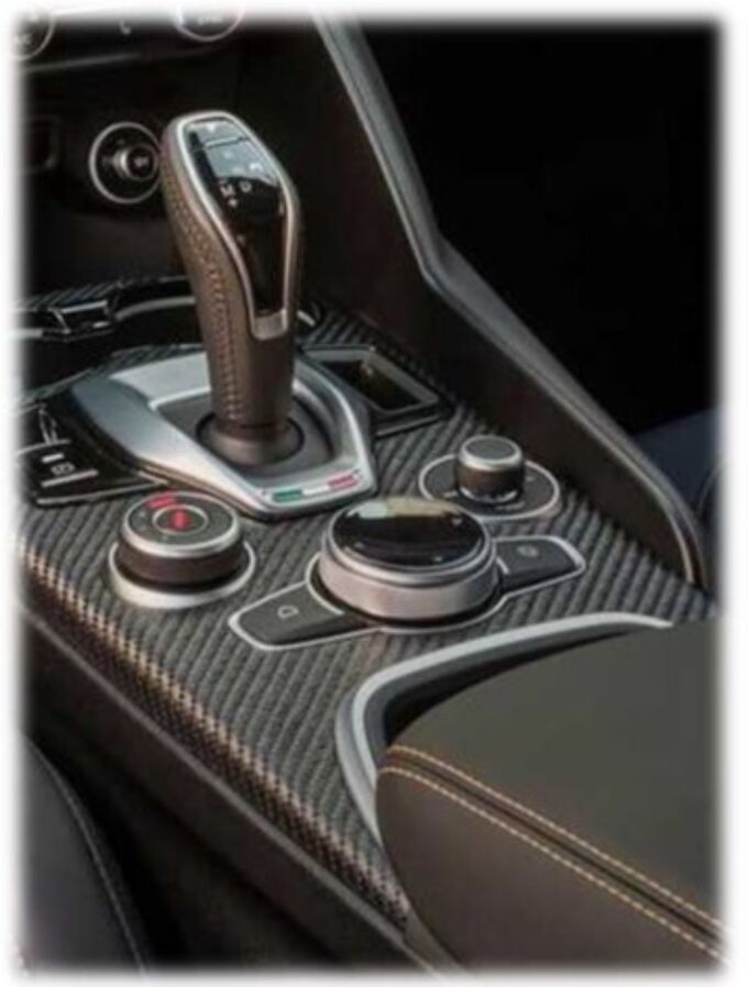 Alfa Romeo Giulia 2.9 V6 Bi-Turbo Quadrifoglio ORO