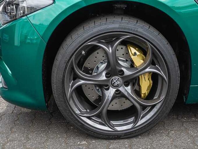 Alfa Romeo Giulia 2.9 V6 Bi-Turbo Quadrifoglio ORO