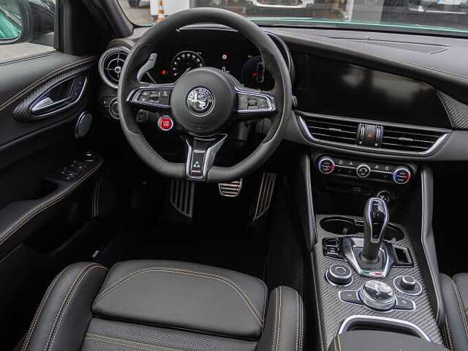 Alfa Romeo Giulia 2.9 V6 Bi-Turbo Quadrifoglio ORO
