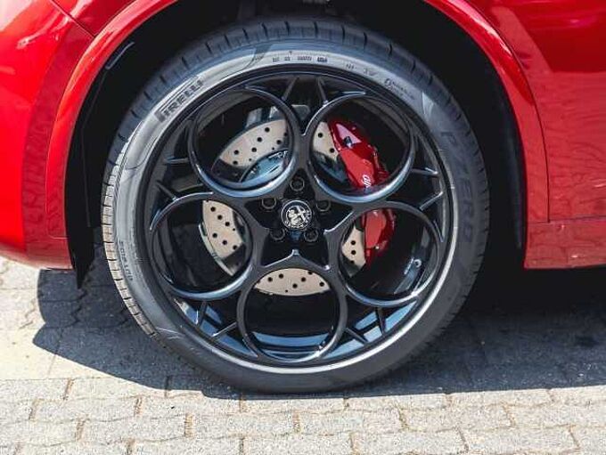 Alfa Romeo Stelvio V6 2.9 Bi-Turbo AT8-Q4 Quadrifoglio