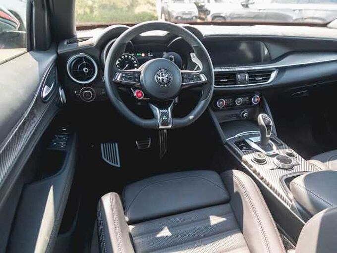 Alfa Romeo Stelvio V6 2.9 Bi-Turbo AT8-Q4 Quadrifoglio