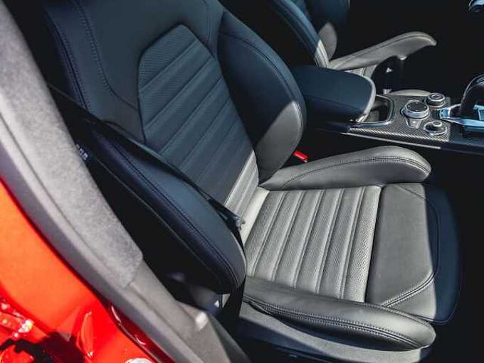 Alfa Romeo Stelvio V6 2.9 Bi-Turbo AT8-Q4 Quadrifoglio