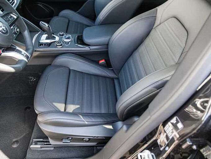 Alfa Romeo Stelvio V6 2.9 Bi-Turbo AT8-Q4 Quadrifoglio