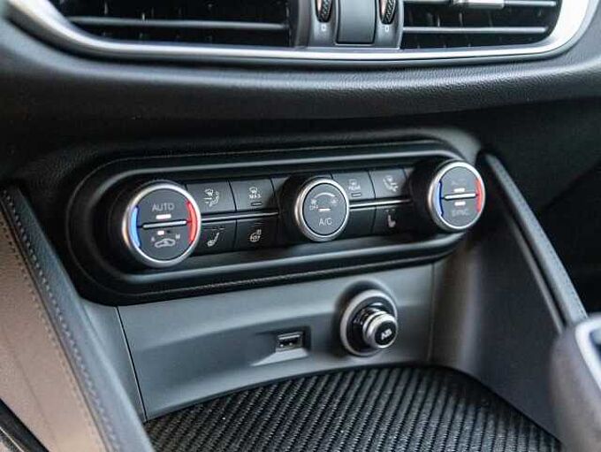 Alfa Romeo Stelvio V6 2.9 Bi-Turbo AT8-Q4 Quadrifoglio