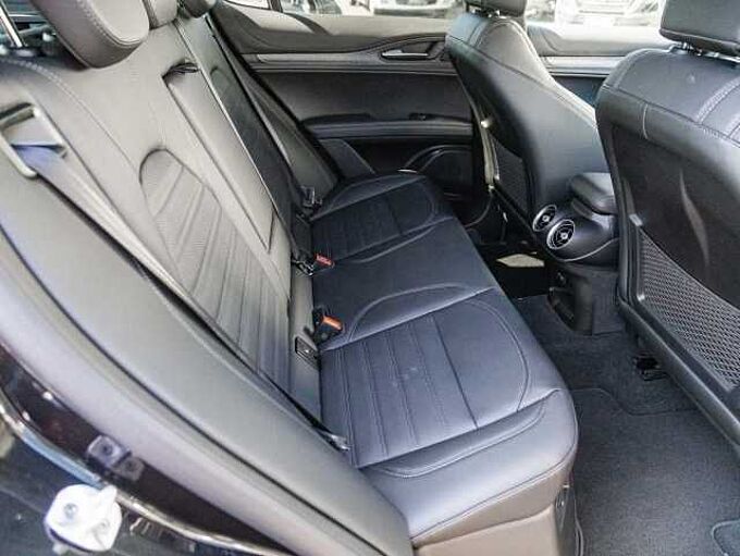 Alfa Romeo Stelvio V6 2.9 Bi-Turbo AT8-Q4 Quadrifoglio