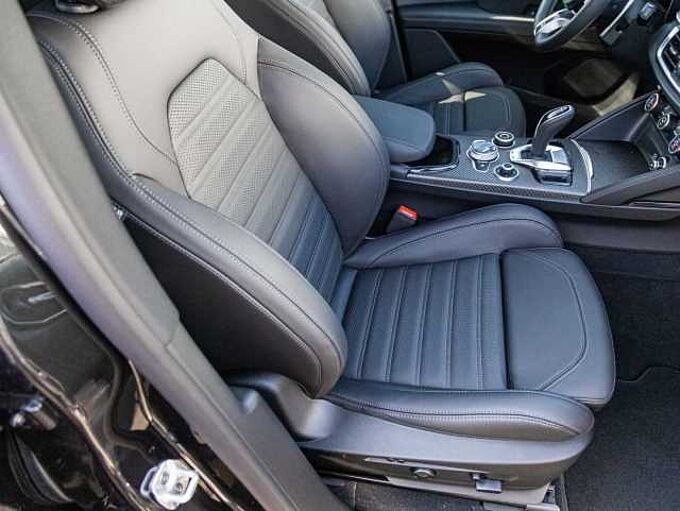 Alfa Romeo Stelvio V6 2.9 Bi-Turbo AT8-Q4 Quadrifoglio